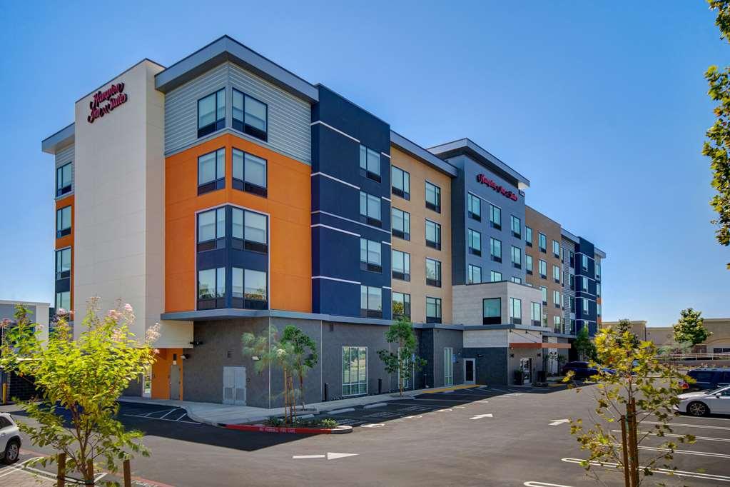 Hampton Inn & Suites Ontario Rancho Cucamonga Εξωτερικό φωτογραφία